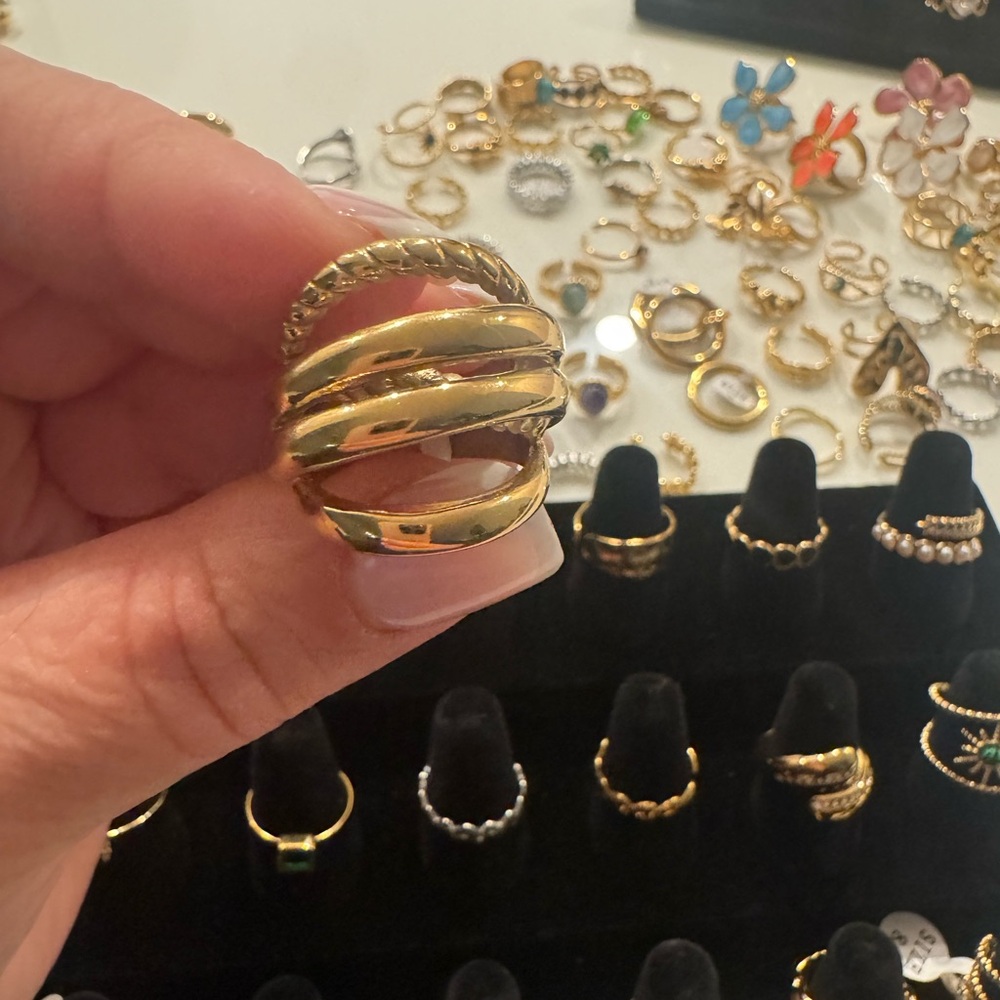 Elegant Gold-Tone Women's Ring 18 k plated gold